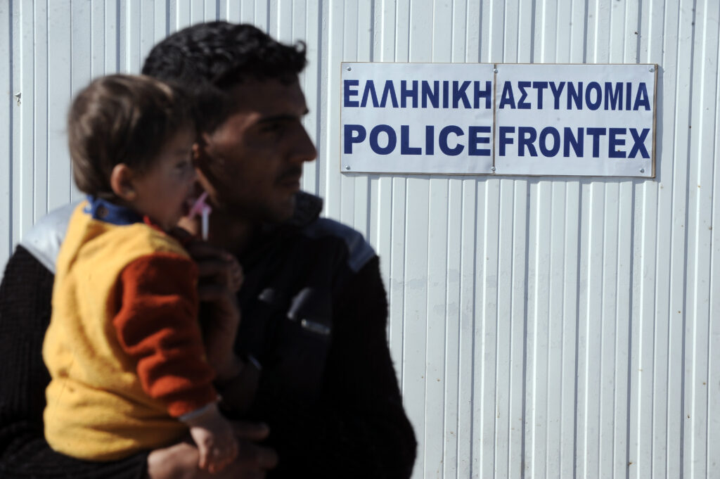 8 χιλιάδες εγκλωβισμένοι στην Ειδομένη - Απέραντο 