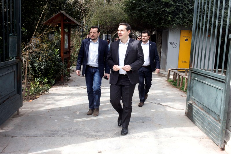 Ο περίπατος του Τσίπρα με τον Παππά στον Εθνικό Κήπο (Photos) - Media