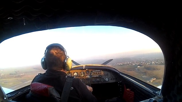 Πιλότος καταγράφει την πτώση του αεροπλάνου του (Video) - Media