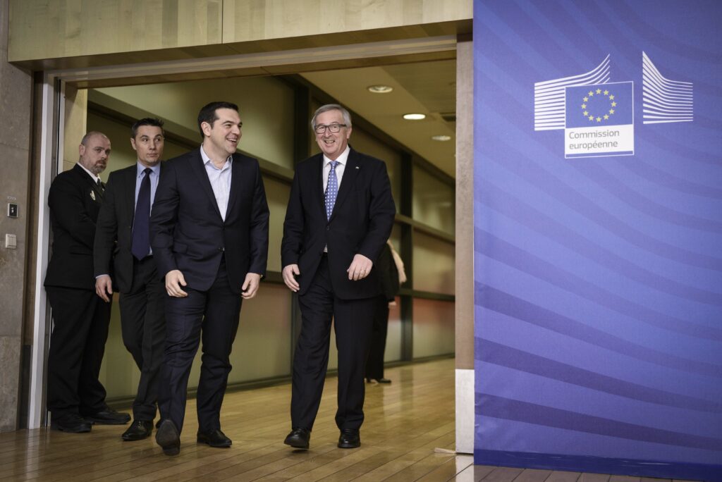 Γιούνκερ προς Τσίπρα: Κάνετε καλή δουλειά για το προσφυγικό - Media