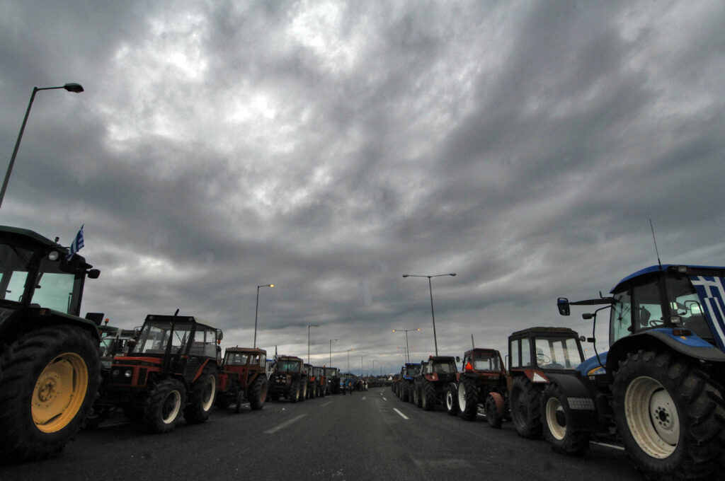 Αποχωρούν οι αγρότες από τα μπλόκα σε Τέμπη και Εγνατία - Ανοιχτό το τελωνείο του Προμαχώνα - Media