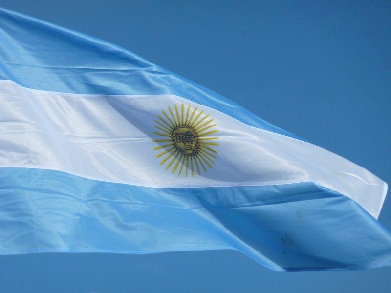 Η Αργεντινή προτείνει στα ταμεία «όρνεα» αποπληρωμή του χρέους της με απομείωση 25%  - Media