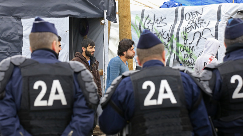 Γαλλία: Εισβολή της αστυνομίας στη «ζούγκλα» του Καλαί - Γκρεμίζουν καταυλισμό προσφύγων (Photos/Videos) - Media