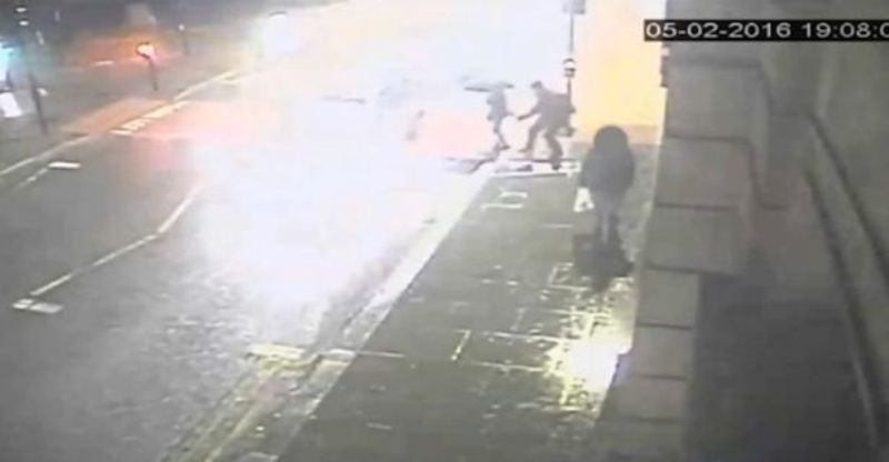 Καρέ καρέ η σεξουαλική επίθεση σε 25χρονη γυναίκα, βραδιάτικα, στη μέση του δρόμου (Video) - Media