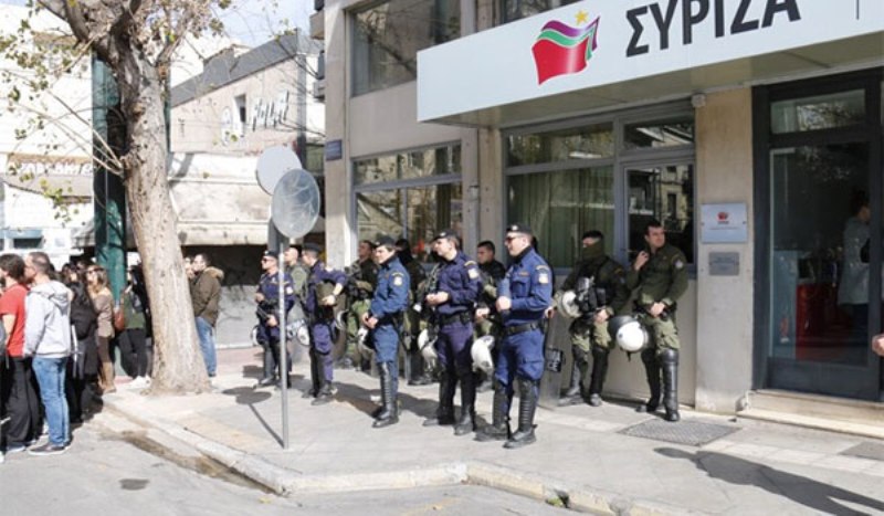 Διαμαρτυρία εργαζομένων των Δήμων έξω από τα γραφεία του ΣΥΡΙΖΑ (Video) - Media