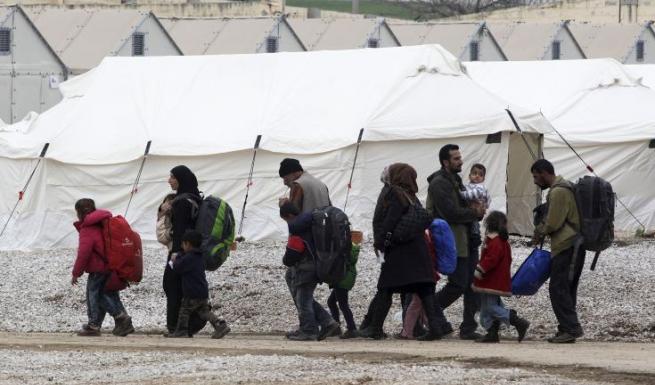 Επέστρεψαν στα Διαβατά οι περισσότεροι από τους πρόσφυγες που είχαν ρίξει τον φράχτη - Media