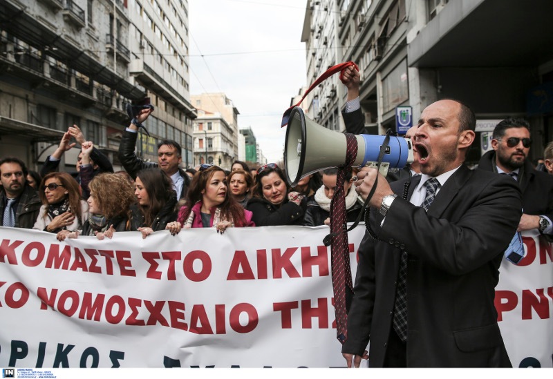 Oι 7 ανατροπές στις εισφορές 3,6 εκατ. ασφαλισμένων από το 2017-Μειώσεις μισθών έως 6% - Media