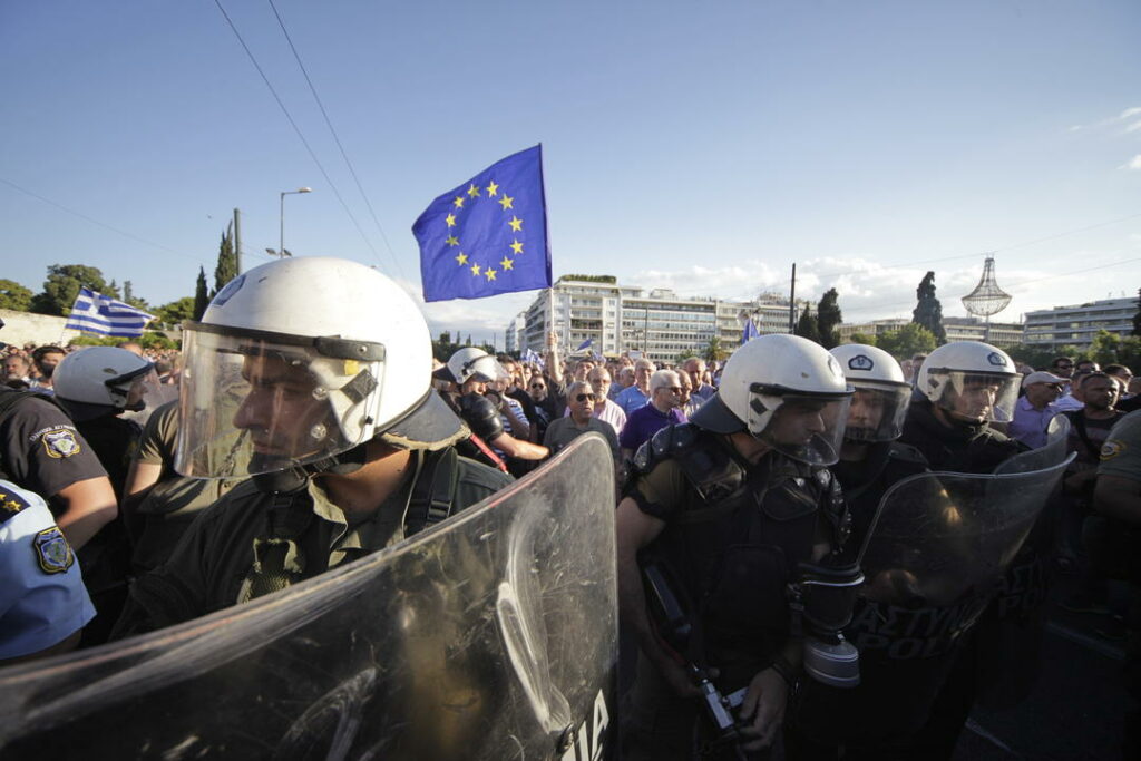 Παραμονή ή έξοδος από την ΕΕ το διακύβευμα που διχάζει την ελληνική κοινωνία σύμφωνα με έρευνα - Media