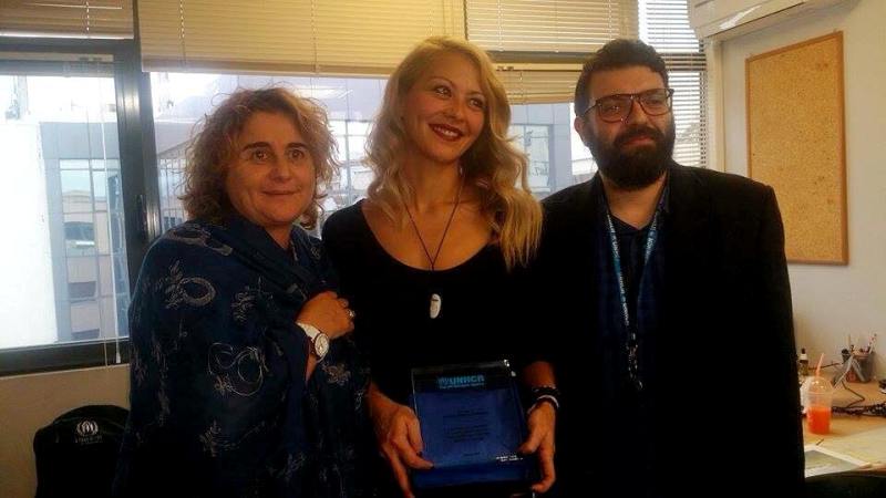 Ποια είναι η αστυνομικός που βραβεύτηκε από τον ΟΗΕ για το συγγραφικό της έργο για τους πρόσφυγες;  - Media