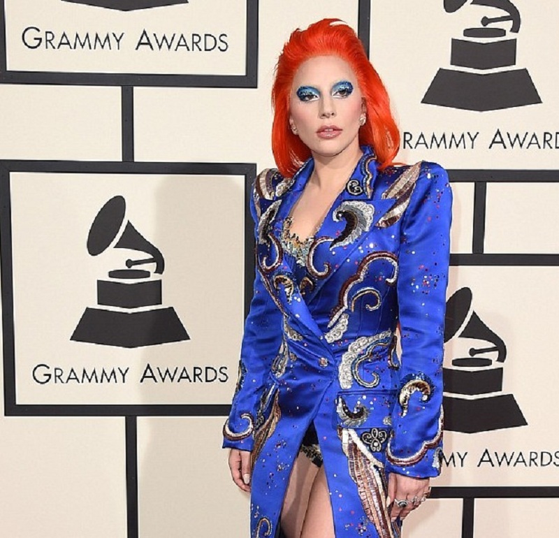 Η Lady Gaga «ντύθηκε» David Bowie στα φετινά Grammy (Video) - Media