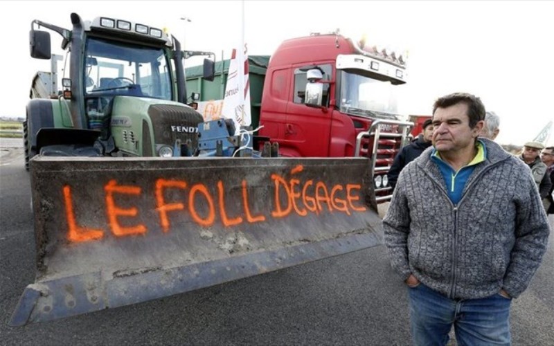 Γαλλία: Πυρά Βαλς κατά Κομισιόν για την αγροτική κρίση - Media