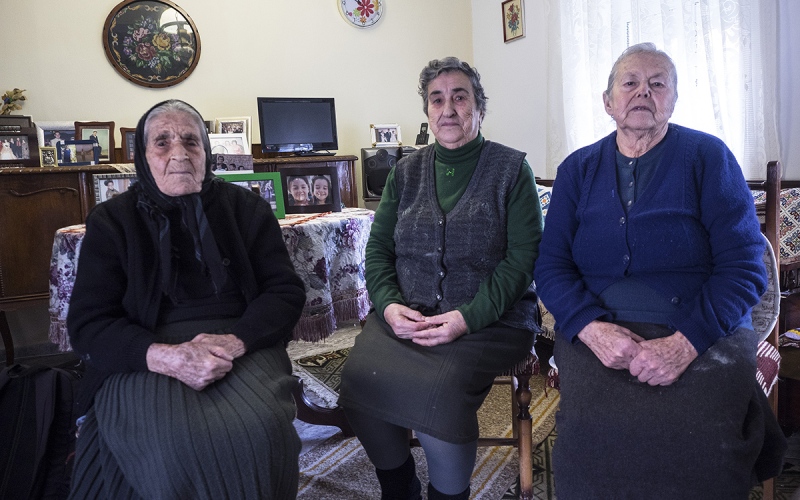 Γιαγιάδες Λέσβου: «Ξέρουμε από προσφυγιά…» - Media