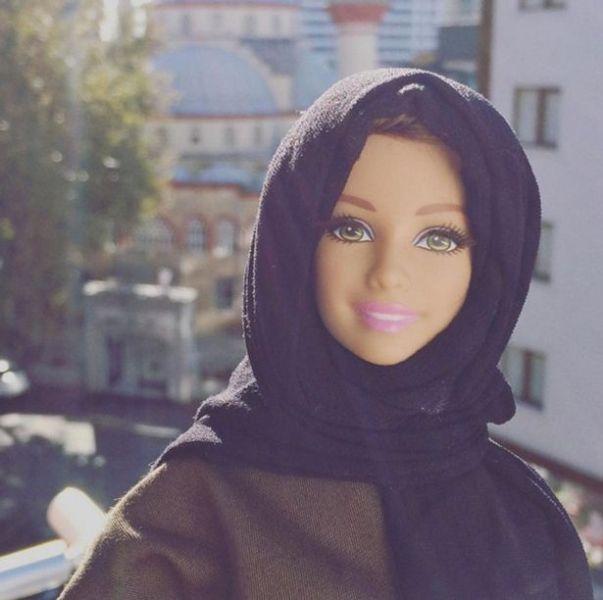 Η Barbie φόρεσε μαντίλα (Photos) - Media