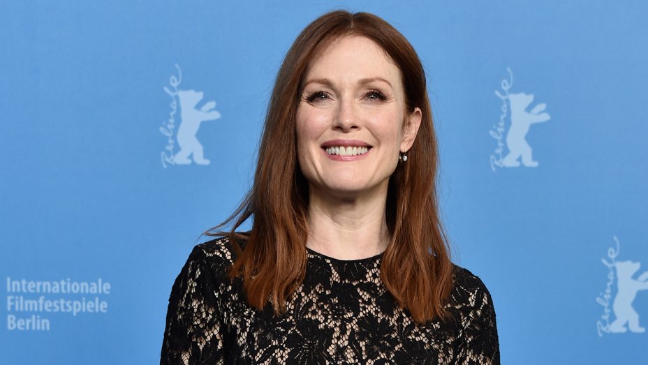 Τζούλιαν Μουρ: «ΝΑΙ» στην υιοθεσία παιδιών από ομόφυλα ζευγάρια (Video) - Media