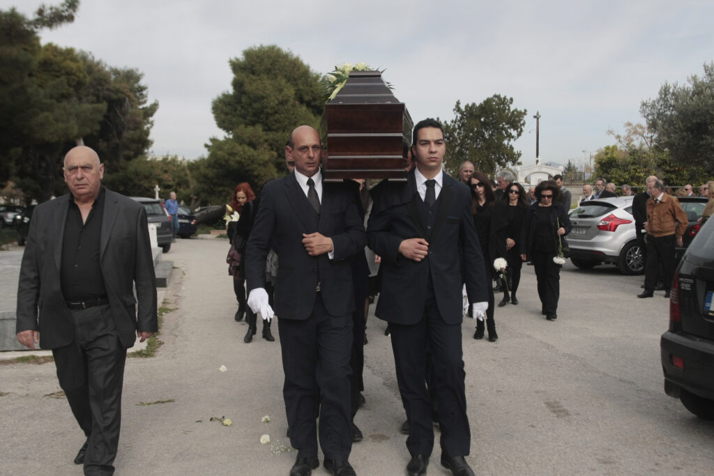 Το τελευταίο «αντίο» στον Γιάννη Καλαΐτζή - Media