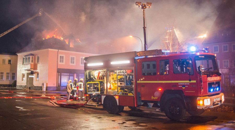 Έκαψαν κέντρο προσφύγων στη Δρέσδη και το συγκεντρωμένο πλήθος πανηγύριζε (Video) - Media