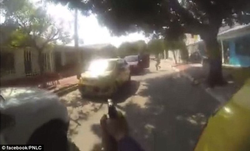 Πως νιώθει ένας αστυνομικός που παίρνει μέρος σε επικίνδυνη επιχείρηση για τη σύλληψη οπλισμένων κακοποιών; (Video) - Media