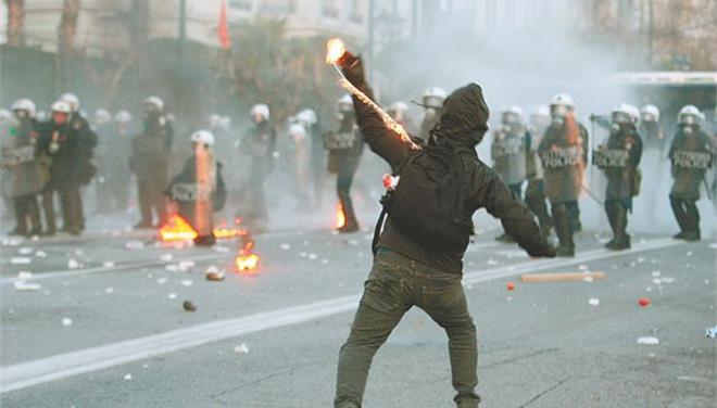 Εξαρθρώθηκε ομάδα επαγγελματιών «κουκουλοφόρων» – Έκαναν επεισόδια και ληστείες σε διαδηλώσεις και αθλητικούς αγώνες - Media