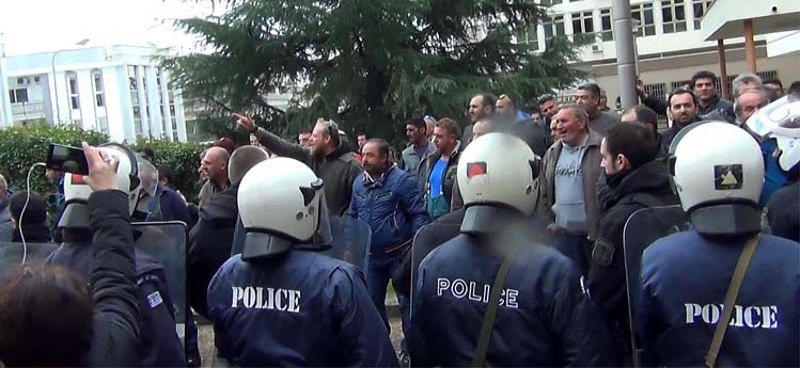 Κοζάνη: Άγνωστοι «γέμισαν» με πεντάλφες, «θρίλερ» και «666» όλη την πόλη (Photos) - Media