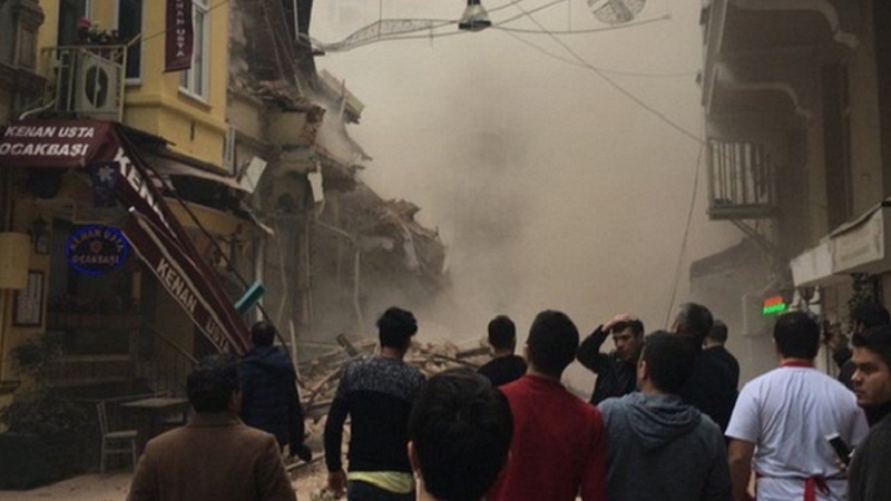 Κατάρρευση δυο κτιρίων στο κέντρο της Κωνσταντινούπολης  - Media