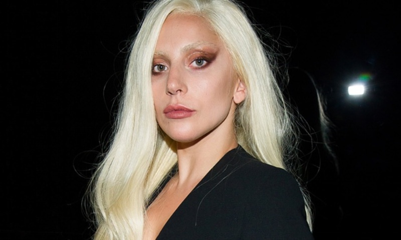 Η Lady Gaga διαδηλώνει κατά της εκλογής Τραμπ (Photos) - Media