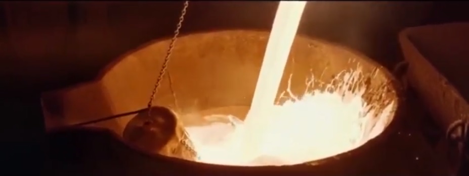 Τι τύχη έχει μια χιονόμπαλα σε λιωμένο σίδηρο 2.000 βαθμών Κελσίου; Το αποτέλεσμα θα σας εκπλήξει! (Video) - Media