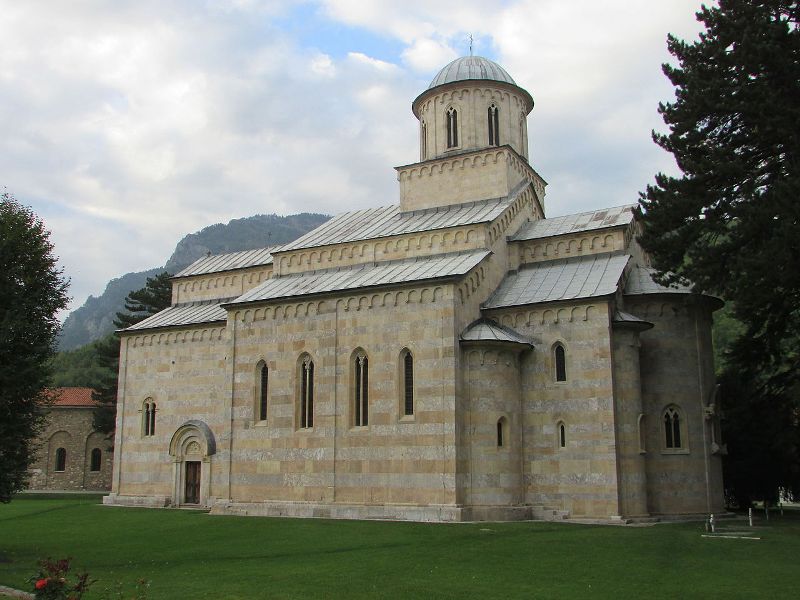 Συλλήψεις ένοπλων Αλβανών στο μοναστήρι του Ντέτσανι- Ισλαμιστές τρομοκράτες, λένε οι Σέρβοι - Media