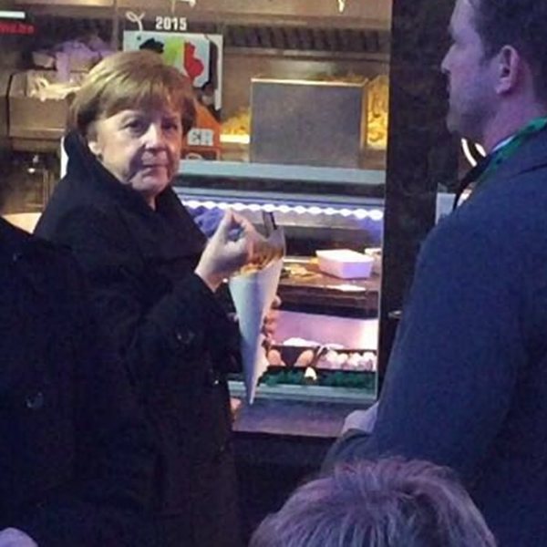 Η Μέρκελ άφησε τον «γάμο» και πήγε για… τηγανητές πατάτες! - Media