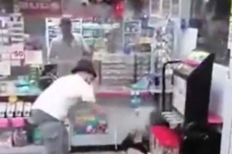 Απίστευτος καβγάς σε βενζινάδικο των ΗΠΑ: Του έσπασε μπουκάλι στο κεφάλι (Video)  - Media