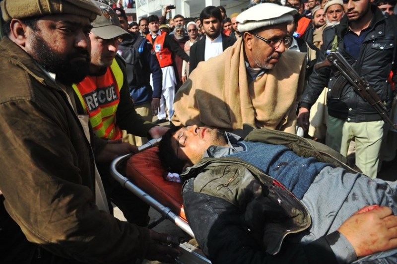 Εννέα νεκροί, δεκάδες τραυματίες σε επίθεση βομβιστή-καμικάζι στο Πακιστάν- Οι Ταλιμπάν ανέλαβαν την ευθύνη - Media