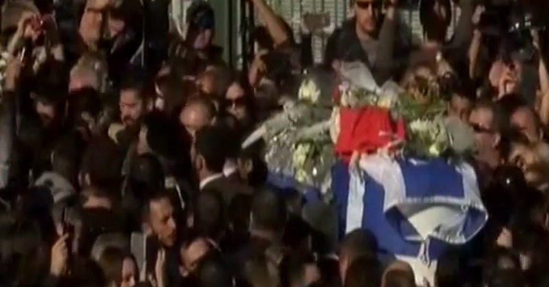 Λαοθάλασσα στην κηδεία του Παντελίδη - Εικόνες λατρείας από χιλιάδες κόσμου (Videos-Photos) - Media