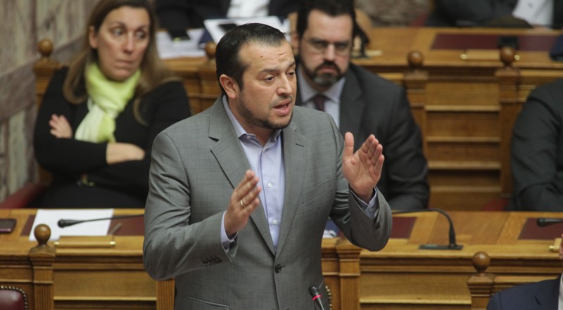 Ο Νίκος Παππάς υπόσχεται να… ρυθμίσει την τηλεόραση της γιαγιάς σας! (Photo) - Media