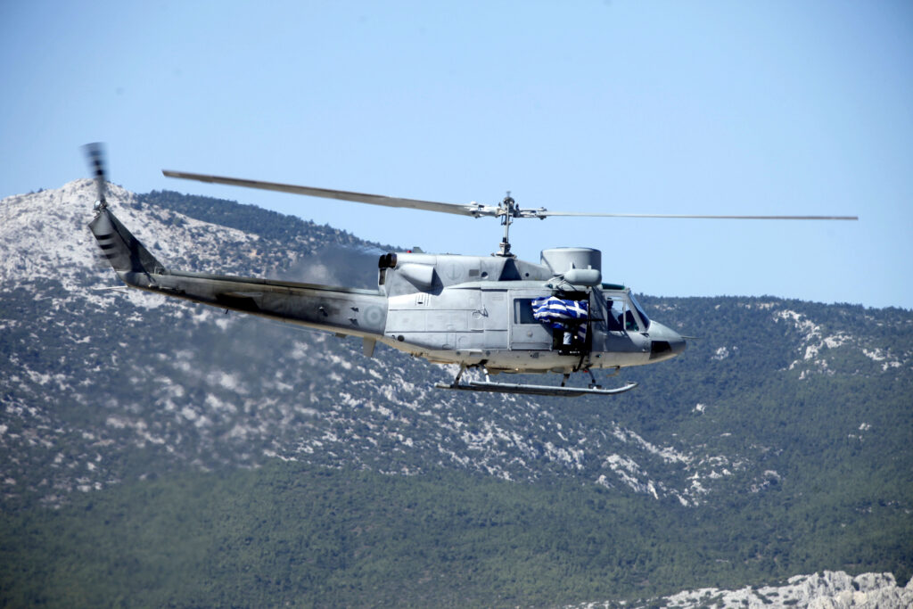 Ταυτοποιήθηκαν οι σοροί δύο χειριστών του μοιραίου ελικοπτέρου - Αναζητείται ο τρίτος - Media