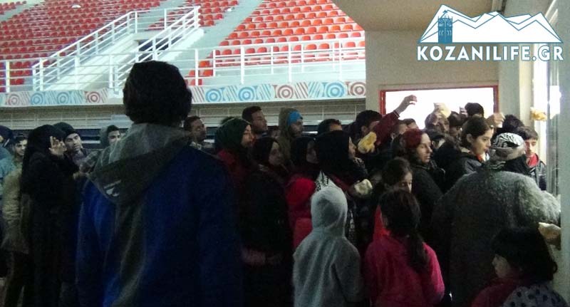 Από την Αθήνα στην Ειδομένη, με μια στάση στην Κοζάνη, για 400 πρόσφυγες (Video) - Media