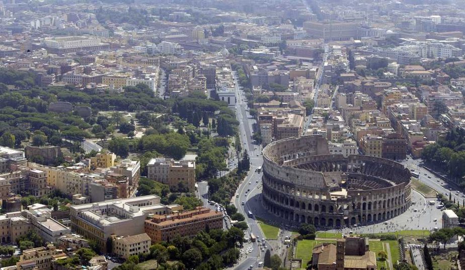 Σε «μνημόνιο» η Ρώμη - Η Αιώνια πόλη «πνίγεται» στα χρέη - Media
