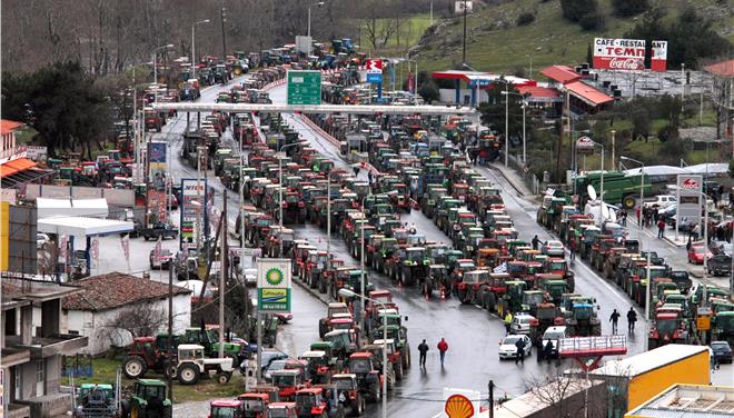Δωδεκάωρος αποκλεισμός των Τεμπών από αγρότες - Συνεχίζονται τα μπλόκα σε όλη την Ελλάδα - Media
