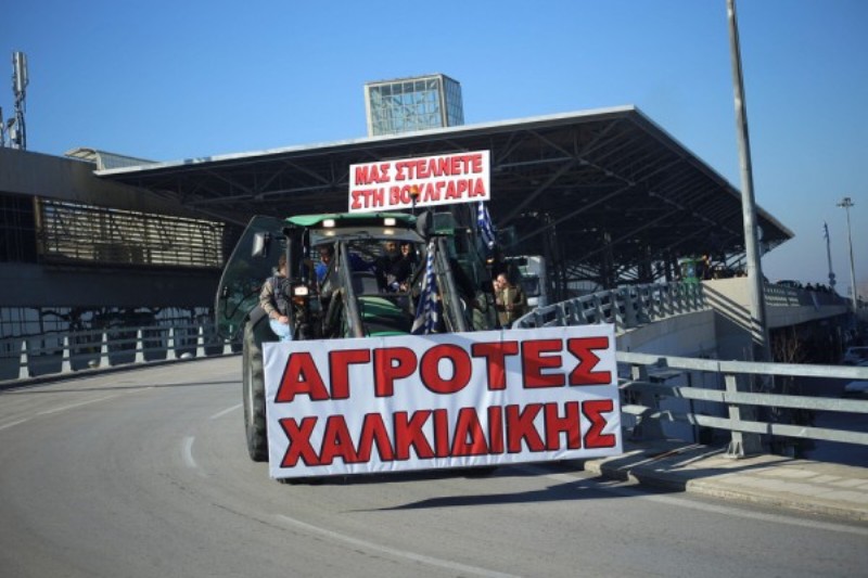 Θεσσαλονίκη: Κλείνουν το δρόμο προς το αεροδρόμιο οι αγρότες - Media