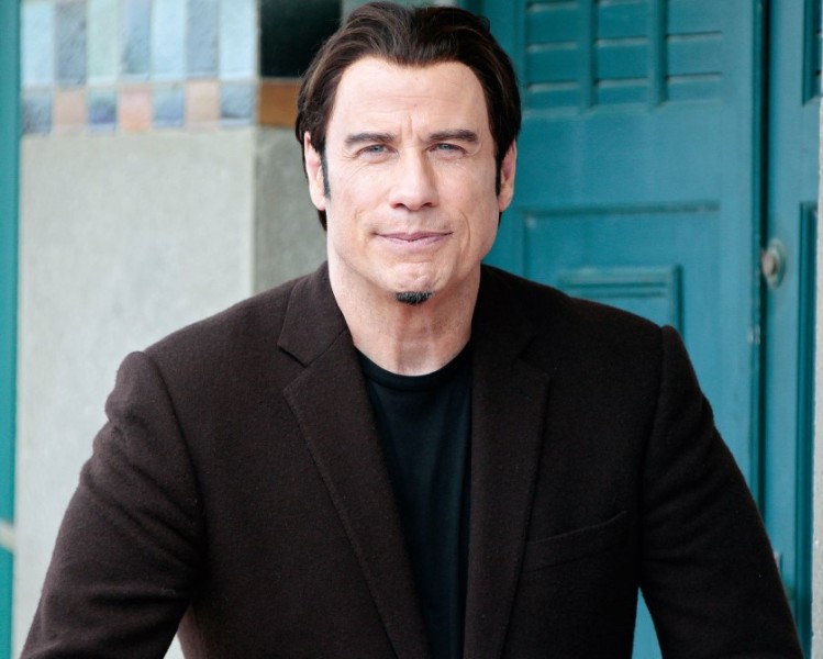 Θεατές παραπονιούνται ότι το αλλοιωμένο πρόσωπο του Τραβόλτα τους αποσπά την προσοχή από τηλεοπτική σειρά! (Photos) - Media