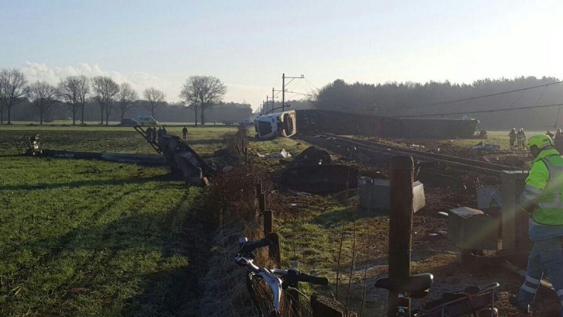 Εκτροχιασμός τρένου στην Ολλανδία – Τουλάχιστον ένας νεκρός (Video - Photos) - Media
