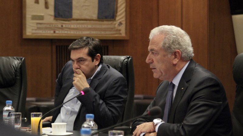 Συνάντηση Τσίπρα-Αβραμόπουλου για το προσφυγικό - Media