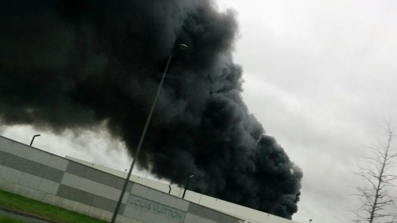 Καταστροφή! Μεγάλη φωτιά κοντά σε κεντρική αποθήκη της Louis Vuitton στο Παρίσι! - Media