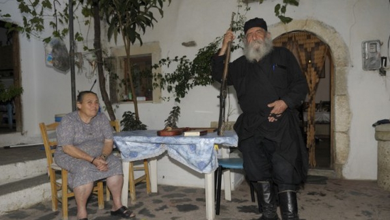 «Έφυγε» ο παπά Γιώργης Χιωτάκης-Ήταν γνωστός ως «επαναστάτης» ιερέας των Σφακίων - Media