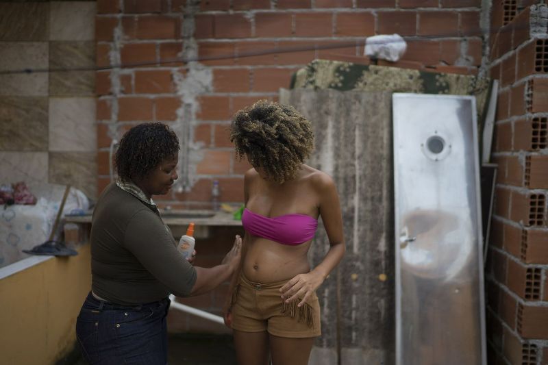 Παγκόσμιος Οργανισμός Υγείας σε γυναίκες: Σεξ με προφυλάξεις και να καλύπτετε το σώμα σας για τον ιό Ζίκα  - Media