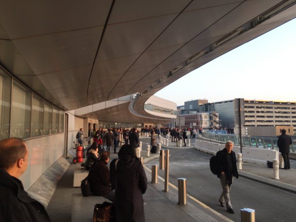 Λήξη συναγερμού στο αεροδρόμιο της Τουλούζ - Είχε εκκενωθεί για λόγους ασφαλείας (Photo-Video) - Media