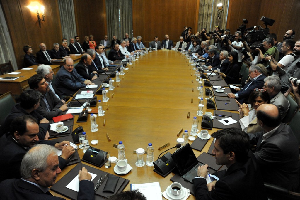 Κυβέρνηση: Κοντά σε συμφωνία για φορολογικό-ασφαλιστικό - Παραμένουν οι αποκλίσεις στα κόκκινα δάνεια - Media