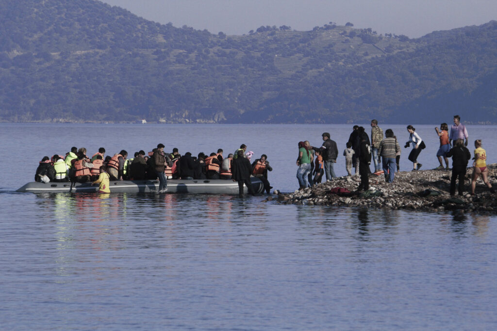 Άλλοι 1.551 πρόσφυγες και μετανάστες έφτασαν σε Λέσβο, Χίο και Σάμο με τη συμφωνία σε ισχύ - Media