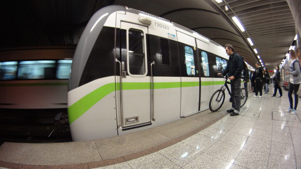 Εργαζόμενοι Μετρό: Επικίνδυνες οι συνθήκες σε αποβάθρες και στοές - Κάνουν οικονομία στο ρεύμα κλείνοντας τον εξαερισμό - Media