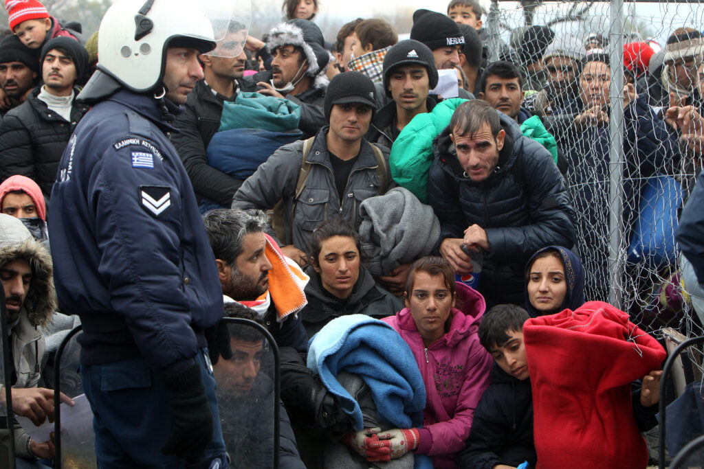 Μετεγκαταστάσεις με το σταγονόμετρο - 150 πρόσφυγες από την Ελλάδα στη Γαλλία - Media