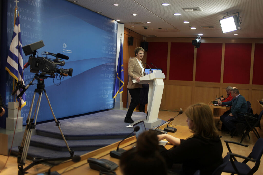Γεροβασίλη: Η κυβέρνηση δεν θα υποκύψει σε εκβιασμούς - Media