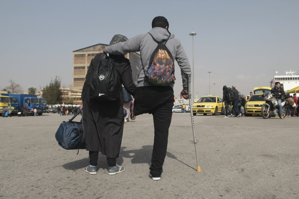 Ο πρόσφυγας που κίνησε πεζή για την Ευρώπη, παρά τον ακρωτηριασμό του - Media